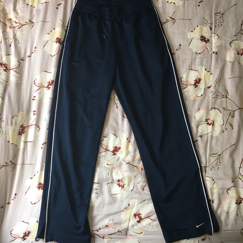 Vintage NIKE track pants, size Medium
